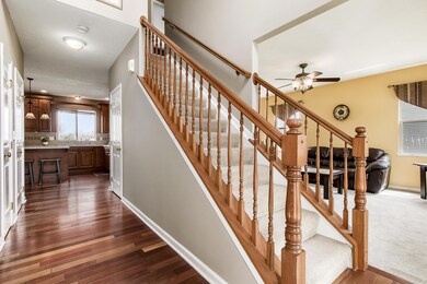 2 Story Foyer w/ Hardwood Floors
