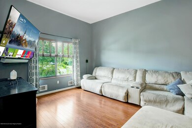 313 Middlewood Rd unit 313, Middletown, NJ 07748 - photo 3