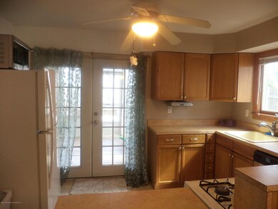 936 Clove Way unit B, Staten Island, NY 10301 - photo 5