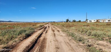 340 W Guymas Trail, Paulden, AZ 86334 - photo 2