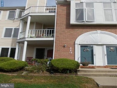 113 Pamela Ct unit 618, Levittown, PA 19057 - photo 2
