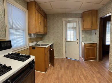 1130 Beechwood Ave, Farrell, PA 16121 - photo 6