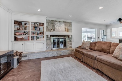Lovely living with patio access and wood burning f
