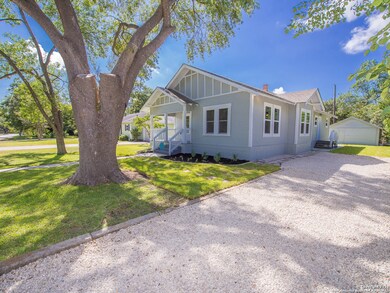 1015 Bismark St, Seguin, TX 78155 - photo 3