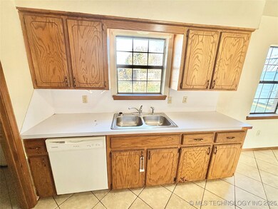 1103 E Kaniatobe Ln, Stigler, OK 74462 - photo 6