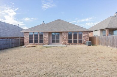 828 Elm Creek Dr, Moore, OK 73160 - photo 3
