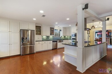 Pantry with smart drawers, gas cook top, pot fille