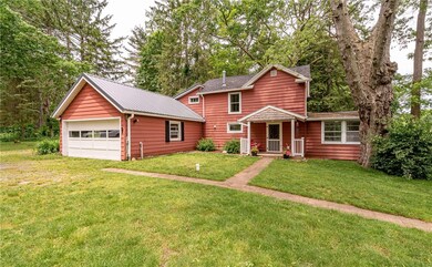 Easy to maintain aluminum siding.