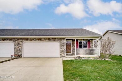 405 Eastown Dr, Wapakoneta, OH 45895 - photo 2