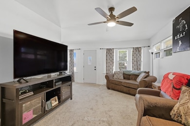 164 S Calumet Ave, Aurora, IL 60506 - photo 4