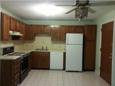 379 Huse Rd unit 27, Manchester, NH 03103 - photo 3