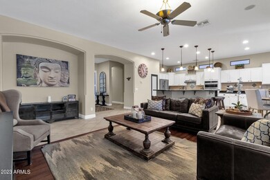 9-web-or-mls-2149-e-winchester-way