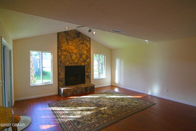 107.mls.livingroom