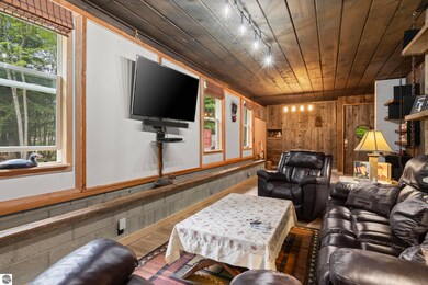 933 Old M 72 NW, Kalkaska, MI 49646 - photo 6