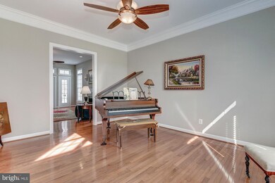 9038 Swans Creek Way, Lorton, VA 22079 - photo 4