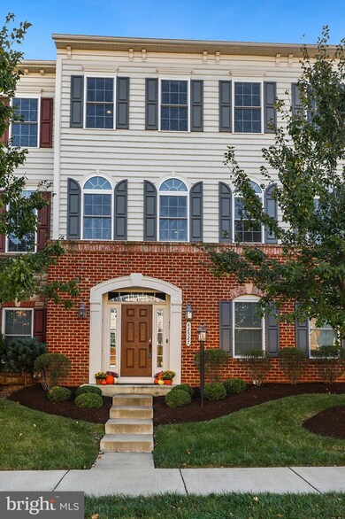 42527 Pine Forest Dr, Chantilly, VA 20152 - photo 3