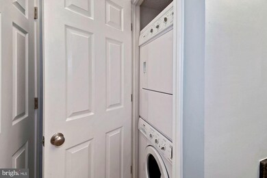 13085 Autumn Woods Way unit 203, Fairfax, VA 22033 - photo 6