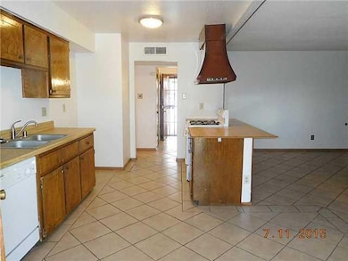 Kitchen. BREAKFAST - DINING AREA TO KITC