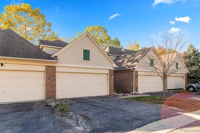 166 Legacy Park Cir unit 44, Dearborn Heights, MI 48127 - photo 3