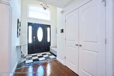(2) ENTRY FOYER