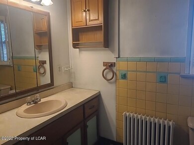 1041 N Vine St, Hazleton, PA 18202 - photo 7