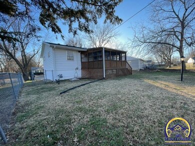 Screen Porch/fenced yard