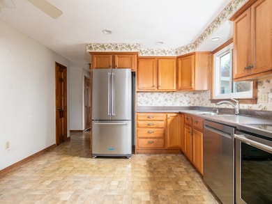 36 Hampton Dr, Nashua, NH 03063 - photo 3