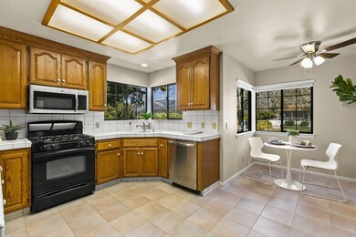 3-web-or-mls-UpmarketMedia_384WOakView (