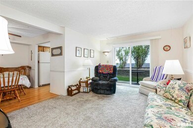 2418 E 51st St unit B, Davenport, IA 52807 - photo 3