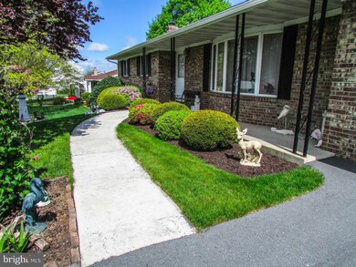 2966 Jefferson Dr, Chambersburg, PA 17201 - photo 2