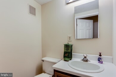 8741 Cardinal Forest Cir, Laurel, MD 20723 - photo 6