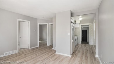 11211 Chalmers Ave, Warren, MI 48089 - photo 7