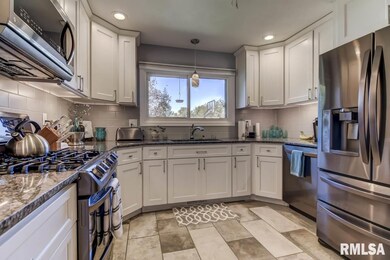 2602 S Chase Dr, Springfield, IL 62704 - photo 6