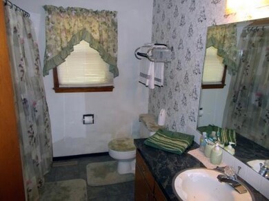 1710 20th Ave S, Grand Forks, ND 58201 - photo 2