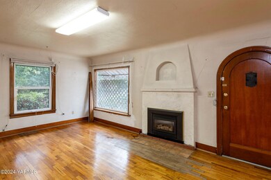 1007-e-spruce_DSC1393