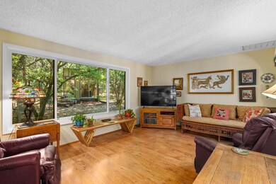 3211RiverbanksRd-009