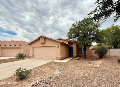 144 E Mesquite Crest Place, Oro Valley, AZ 85755 - photo 2