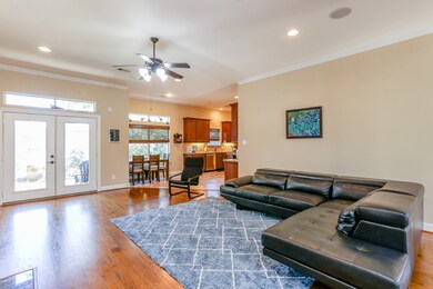 5118 E Jerad Dr, Houston, TX 77018 - photo 4