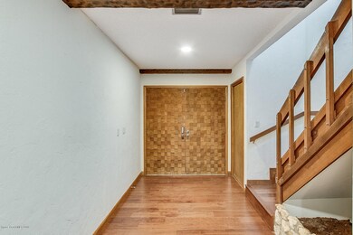 27_409RedSail9150_mls