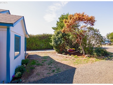 1860 30th St, Florence, OR 97439 - photo 3