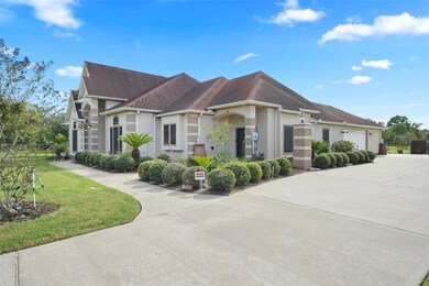 1739 County Road 145, Alvin, TX 77511 - photo 5