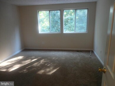 3660 Wharf Ln, Triangle, VA 22172 - photo 2