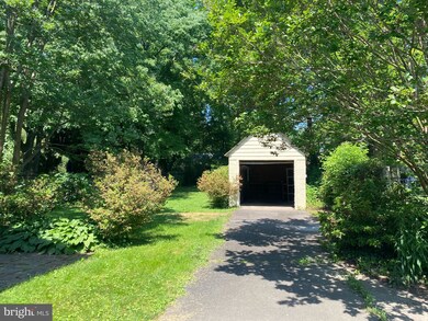 122 S Spring St, Falls Church, VA 22046 - photo 2