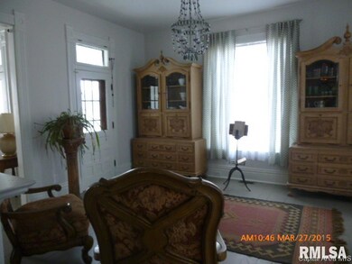 181 W Springfield St, Virginia, IL 62691 - photo 7