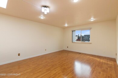 Living Room 20210504-DW-3202