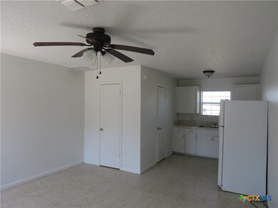 121 Wolf Rd unit 4, Copperas Cove, TX 76522 - photo 4