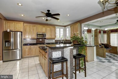 16525 Harbour Town Dr, Silver Spring, MD 20905 - photo 7