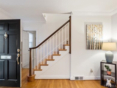 wood steps, hardwood floors