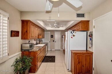 10658 W Hutton Dr, Sun City, AZ 85351 - photo 6