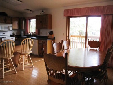 Dining Area & Kitchen